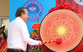 Phó Thủ tướng Thường trực đánh trống khai trường tại Thanh Hóa