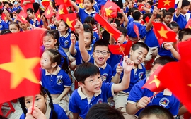 Lãnh đạo Đảng, Nhà nước chung vui với học sinh trong ngày khai giảng