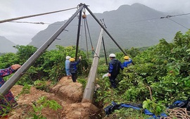 EVNCPC tập trung khắc phục sự cố lưới điện do mưa lũ