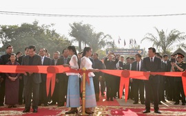 Việt Nam tặng Campuchia công trình chợ biên giới kiểu mẫu
