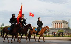 Đại biểu Quốc hội dự buổi ra mắt lực lượng Cảnh sát cơ động kỵ binh