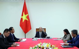 Thủ tướng Nguyễn Xuân Phúc điện đàm với Thủ tướng Pháp
