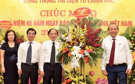 Phó Thủ tướng Thường trực Trương Hòa Bình thăm, chúc mừng Cổng TTĐT Chính phủ, Báo điện tử Chính phủ