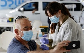Israel dẫn đầu tỉ lệ tiêm vaccine COVID-19 cho người dân