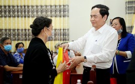 Chủ tịch Ủy ban Trung ương MTTQ Việt Nam thăm gia đình chính sách