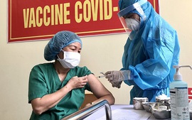 Tiêm vaccine ngừa COVID-19 góp phần đẩy lùi đại dịch
