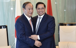 Thủ tướng Phạm Minh Chính tiếp cựu Thủ tướng Suga Yoshihide 