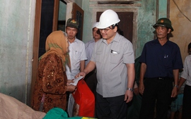 Không để người dân nào đói, rét sau lũ