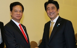 Thủ tướng Nguyễn Tấn Dũng gặp Thủ tướng Nhật Bản Shinzo Abe