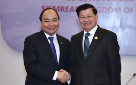 Thủ tướng Nguyễn Xuân Phúc hội kiến Thủ tướng Lào 