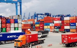 Nỗi khổ thông quan: Nhìn từ Cát Lái, sương sáo