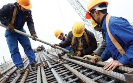 Hướng dẫn xác định mức lương nhân công xây dựng
