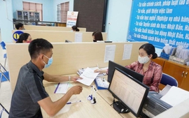 Tạm trú ở Hà Nội có phải về quê xin xác nhận hỗ trợ?