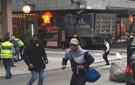 Vụ khủng bố Thụy Điển: Cảnh sát Na Uy bắt đầu cầm súng