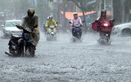 Nhiều vùng trên cả nước có mưa to, đề phòng tố lốc