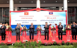 Thủ tướng dự lễ bàn giao Trung tâm đào tạo cán bộ quản lý KHCN cho Lào