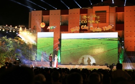 Phó Thủ tướng Trương Hòa Bình dự chương trình “Vầng trăng cổ nhạc”