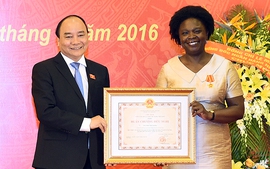 Thủ tướng trao Huân chương Hữu nghị tặng Phó Chủ tịch WB