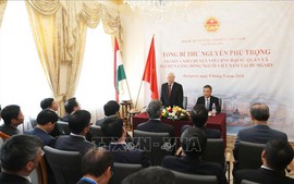 Tổng Bí thư thăm Đại sứ quán, nói chuyện với cộng đồng người Việt Nam tại Hungary
