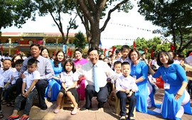 Phó Thủ tướng chung vui ngày hội khai trường tại Bắc Giang