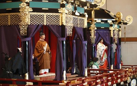 Nhật Hoàng Naruhito đăng quang