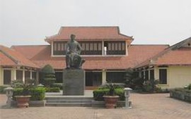 Tổ chức kỷ niệm 250 năm ngày sinh Đại thi hào Nguyễn Du