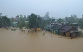 Quảng Ngãi hỗ trợ người dân bị thiệt hại do mưa lũ