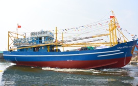 Agribank hỗ trợ ngư dân đóng 510 tàu 67