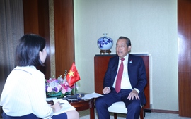 Phó Thủ tướng Thường trực Chính phủ trả lời báo chí Trung Quốc