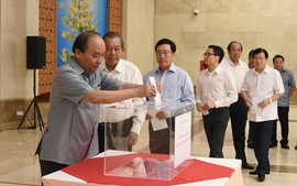 Lãnh đạo Chính phủ quyên góp ủng hộ đồng bào miền Trung