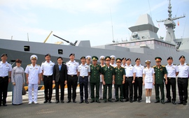 Tàu khu trục Hải quân Singapore thăm Đà Nẵng