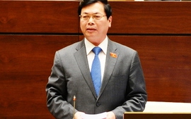 Bộ trưởng Vũ Huy Hoàng trả lời chất vấn