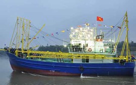 Bàn giao tàu mẫu vỏ thép cho ngư dân Quảng Bình