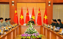 Bộ trưởng Phùng Quang Thanh tiếp đoàn ĐH Quốc phòng Trung Quốc