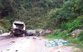 Xe khách bị nổ tại Lào có thể do chở pháo