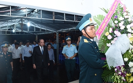 Truy tặng Huân chương Bảo vệ Tổ quốc cho Thiếu úy Phạm Đức Trung