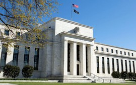 Fed tăng nhẹ lãi suất cơ bản