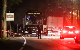 Cảnh sát Đức điều tra vụ tấn công xe chở cầu thủ Dortmund
