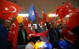 Thổ Nhĩ Kỳ: Phía ủng hộ sửa đổi Hiến pháp giành thắng lợi