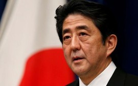 Thủ tướng Nhật Bản chia sẻ mất mát với gia đình cháu Nhật Linh
