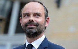 Tổng thống Macron bổ nhiệm một người ngoài đảng làm Thủ tướng