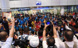 U22 Việt Nam đến Malaysia trong ‘vòng vây’ báo chí