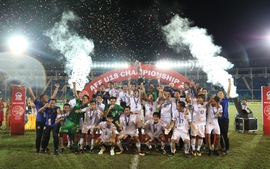 Bóng đá Thái Lan ‘thâu tóm’ danh hiệu thứ 2
