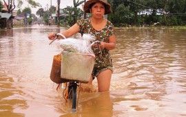 Khắc phục hậu quả lũ lụt miền Trung