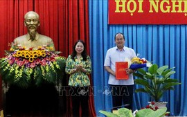 Trao quyết định giao ông Nguyễn Thanh Bình làm Quyền Chủ tịch UBND tỉnh An Giang