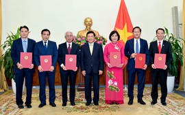 Trao Quyết định bổ nhiệm 6 Đại sứ nhiệm kỳ 2019-2022
