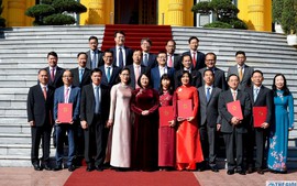Trao Quyết định của Chủ tịch nước cho các tân Đại sứ nhiệm kỳ 2019-2022