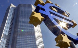 ECB giữ nguyên mức lãi suất thấp kỷ lục