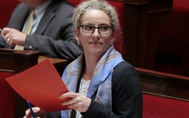 Công khai chỉ trích chính phủ, Bộ trưởng Pháp bị cách chức