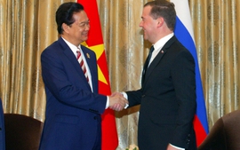 Thủ tướng Nguyễn Tấn Dũng gặp Thủ tướng LB Nga, Thủ tướng Australia